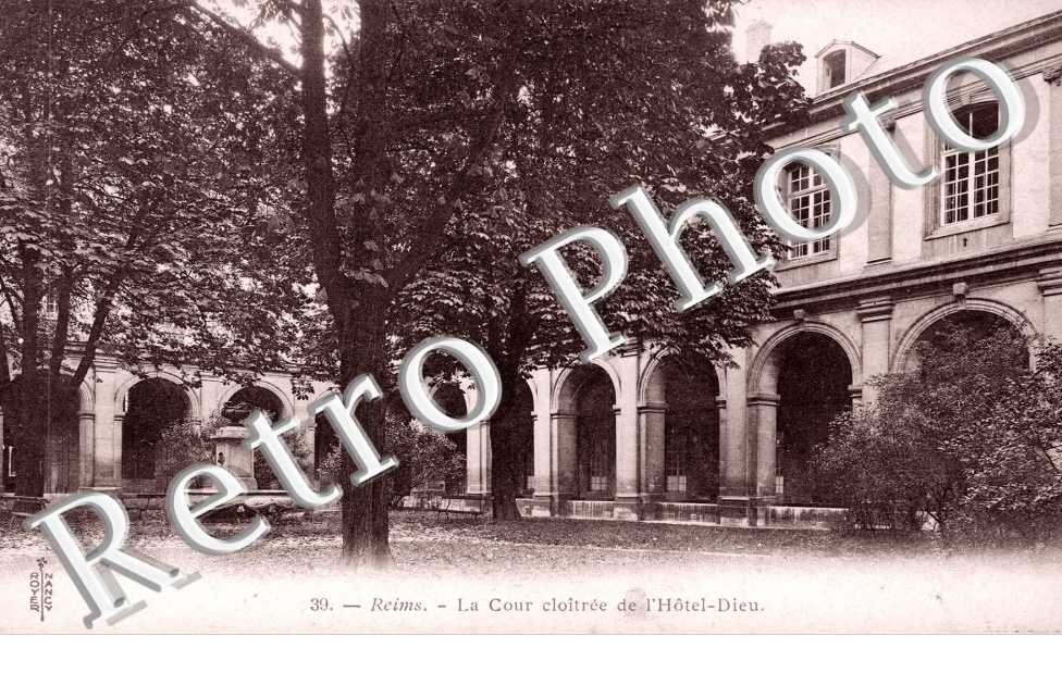 la Cour cloiree de l'Hotel Dieu