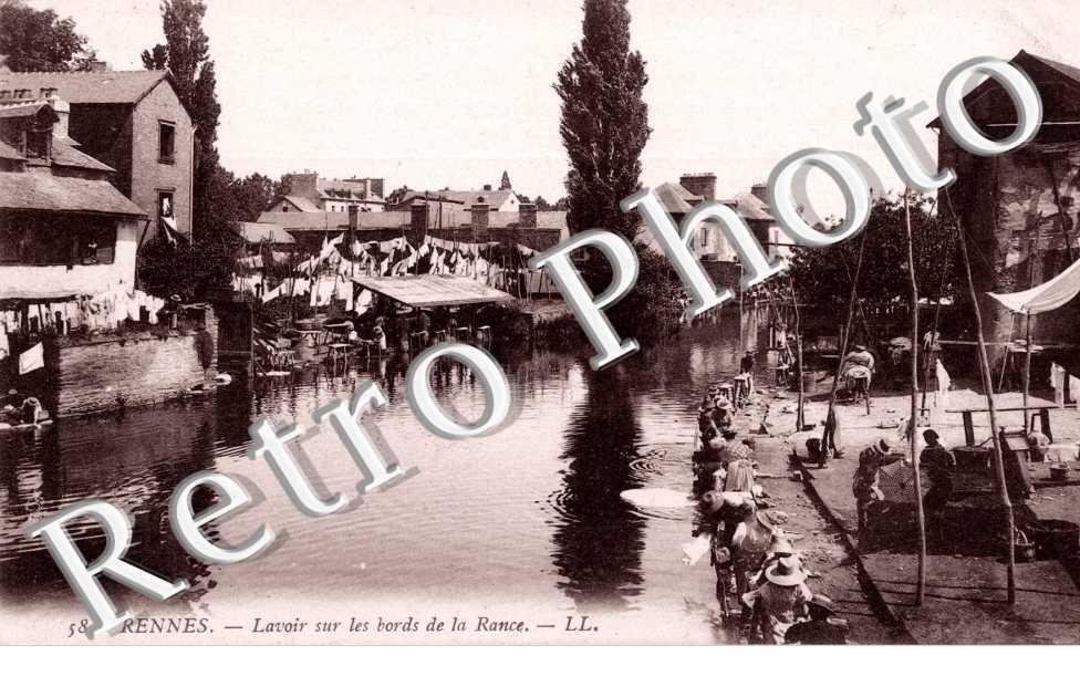 LAVOIRS SUR LES BORDS DE LA RANCE