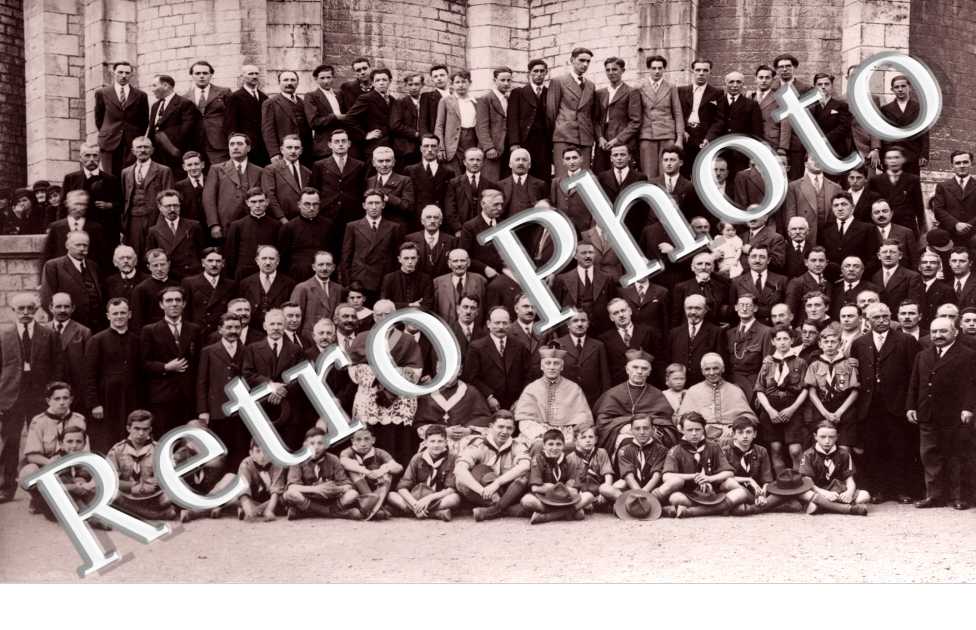  photo de groupe - Hommes - Ecclésiastiques et Scouts