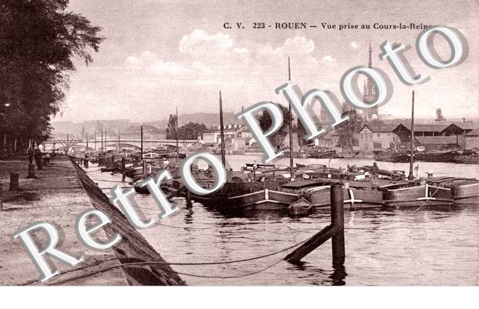 Vue prise du Cour de la Reine