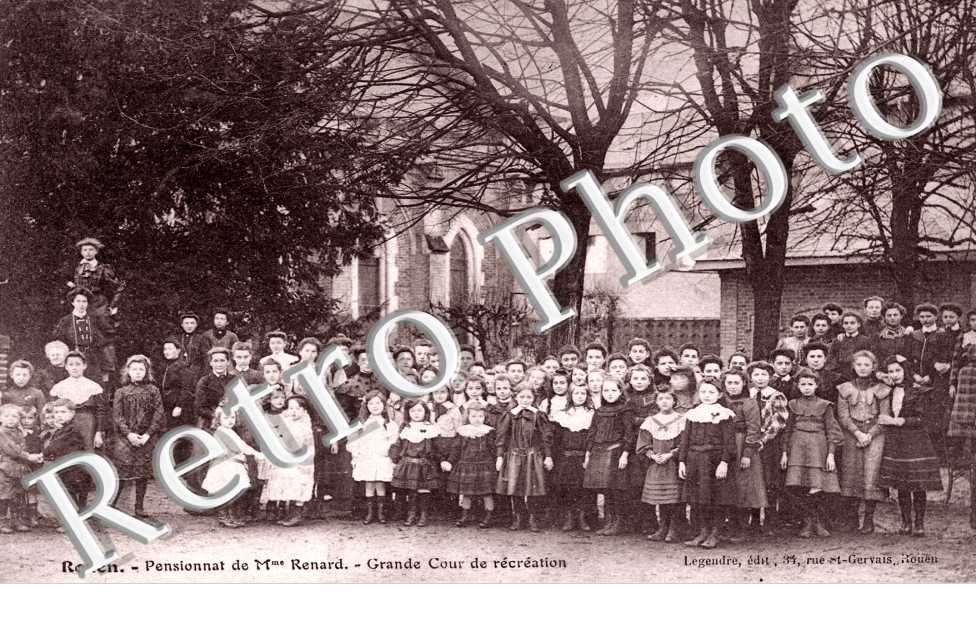 Pensionnat de Mme Renard - Grande Cour de Recreation