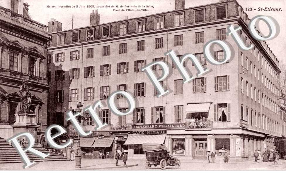 Place de l'Hotel de Ville, Maison incendiee le 5 juin 1905