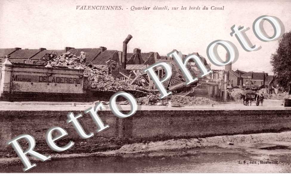 ruines au bord du canal