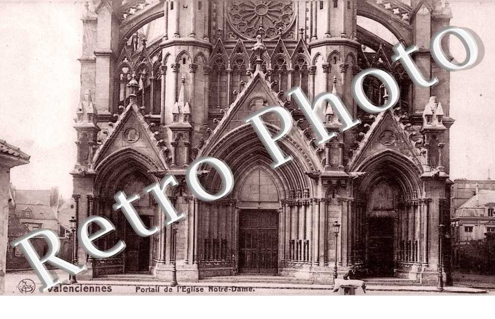 Portail de l'Eglise Notre Dame du Saint Cordon