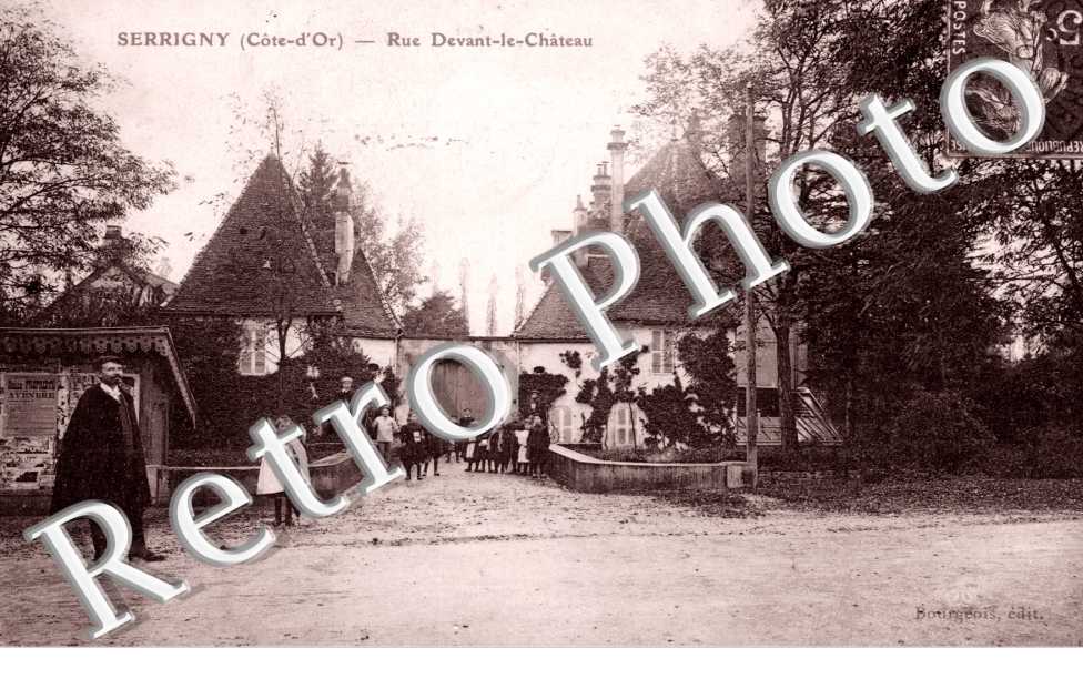 rue devant le chateau