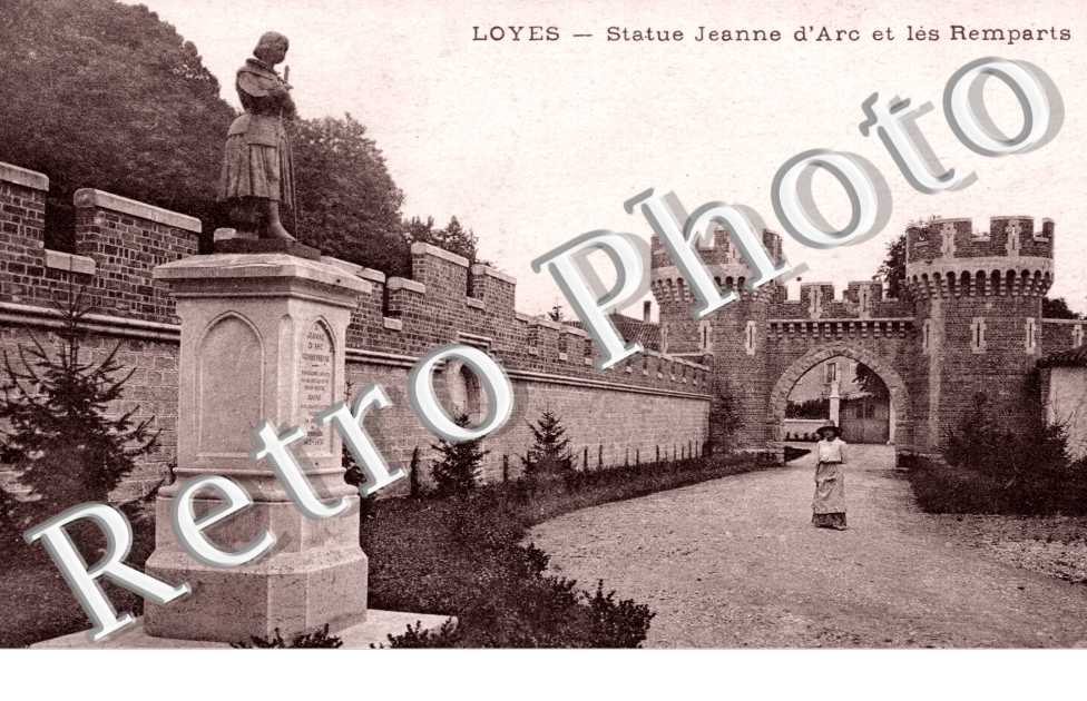 Loyes, Statue Jeanne d'Arc et les Remparts