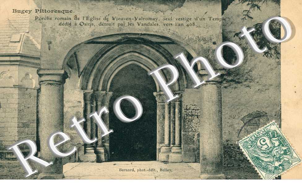 porche romain de l'eglise de Vieu-en-Valromay