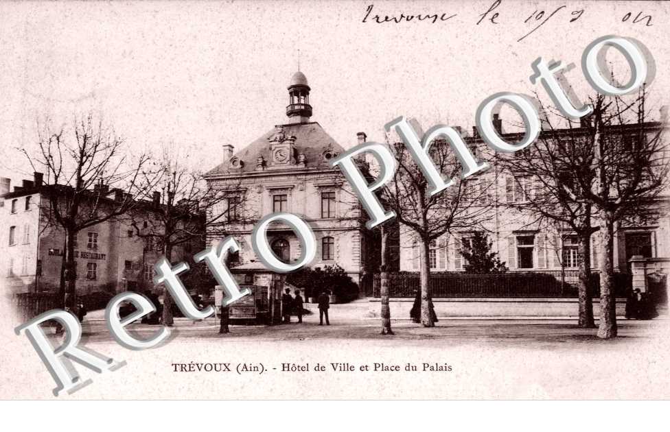 Hotel de Ville et Place du Palais