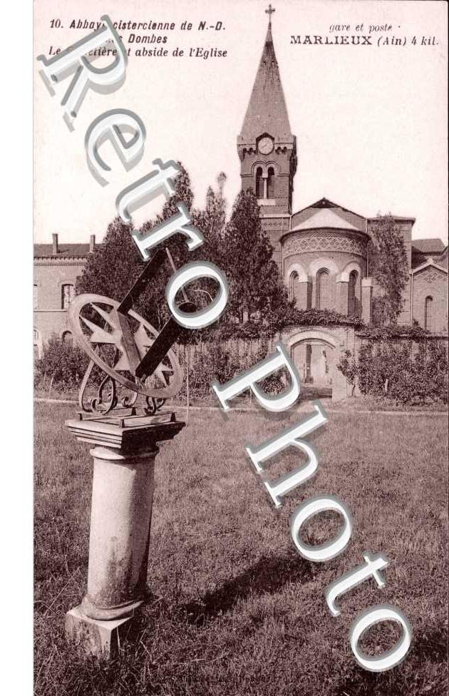 Abbaye Cistercienne de Notre Dame des Dombes Marlieux - le cimetiere et abside de l'eglise