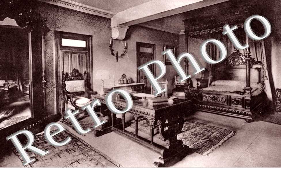 Chateau de Peyrieu, Chambre a coucher Renaissance