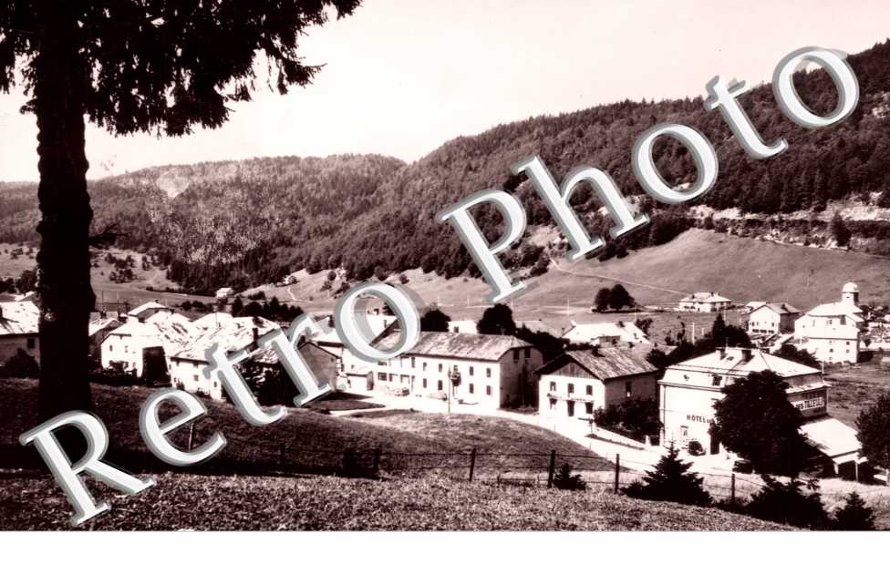 Vallee de la Valserine, Hotel de Tilleul et Vue d'Ensemble