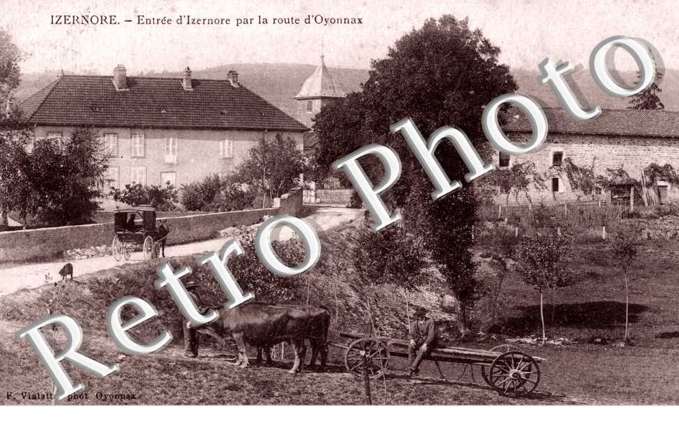 entree du village par la route d'Oyonnax