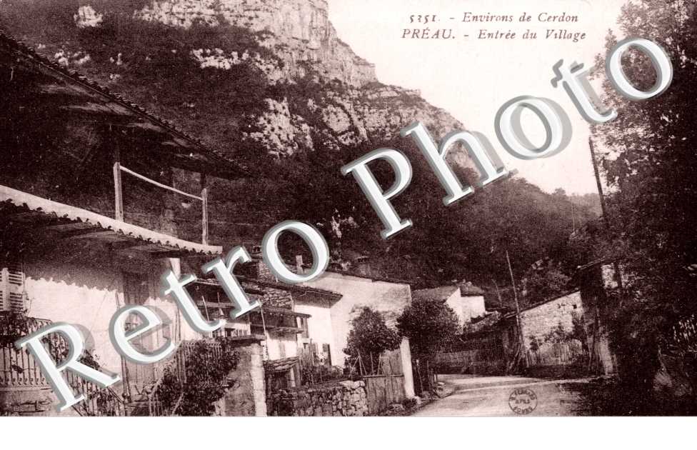 Preau, Entree du Village