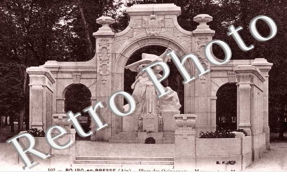 Place des Quinconces - monument aux morts