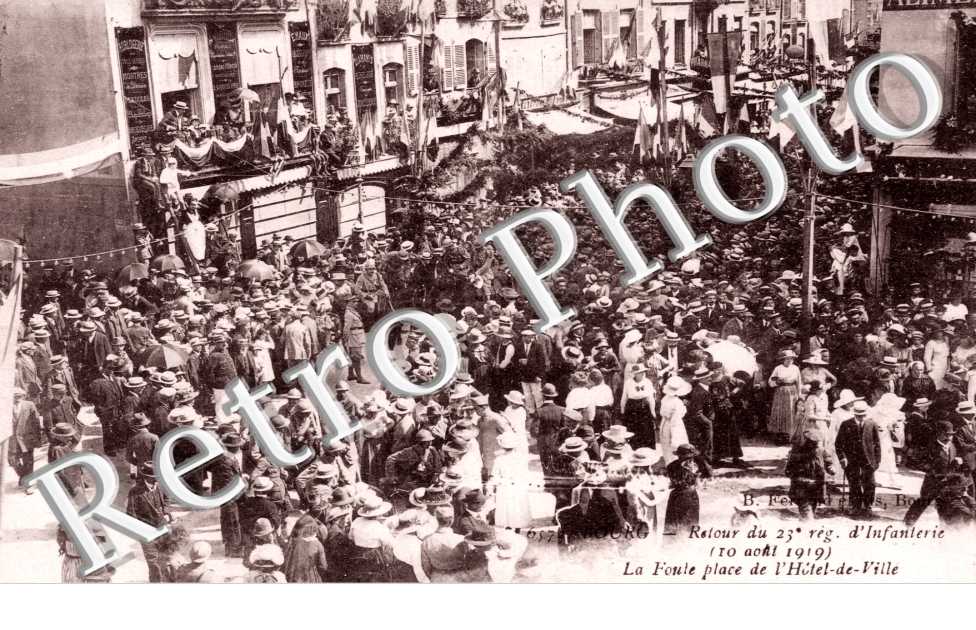 retour du 23 regiment d'infanterie - place de l'hotel de ville