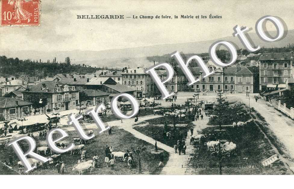 Champ de foire - la mairie et les ecoles