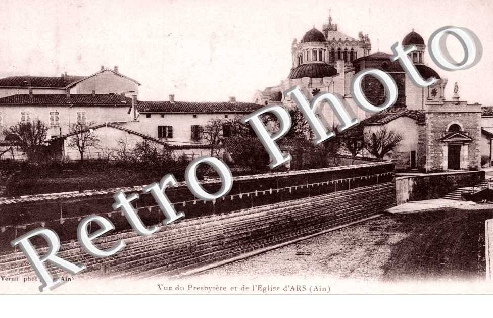 Vue du Presbytere et l'Eglise