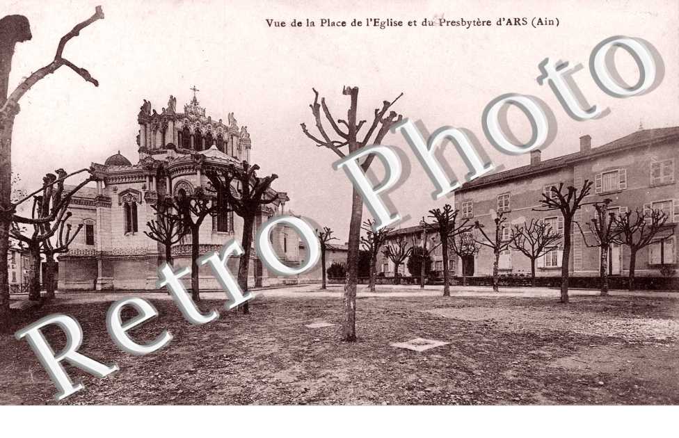 Vue de la Place de l'Eglise et du Presbytere