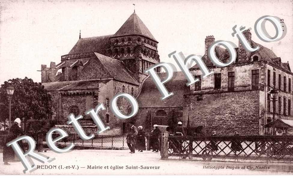 Mairie et Eglise Saint-Sauveur
