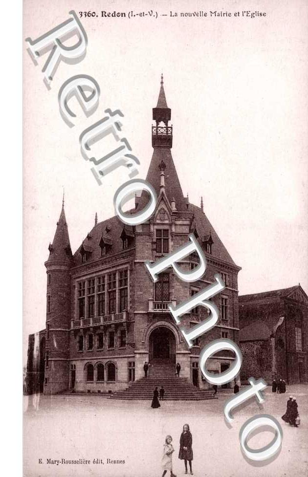 Nouvelle Mairie et l'Eglise