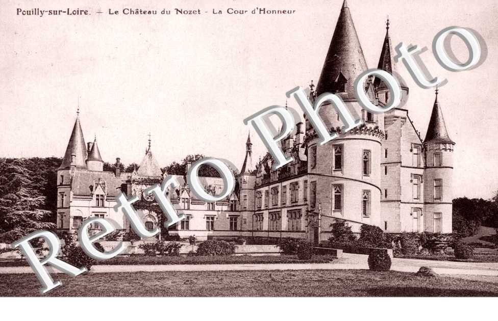 Le chateau du Nozet - la cour d'honneur
