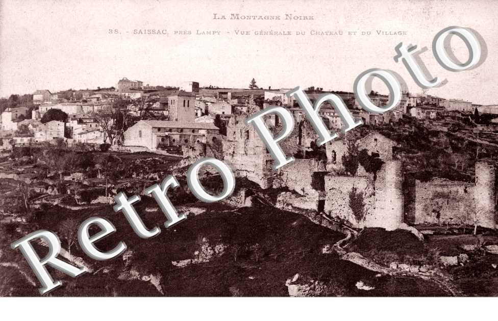 Vue generale du chateau et du village