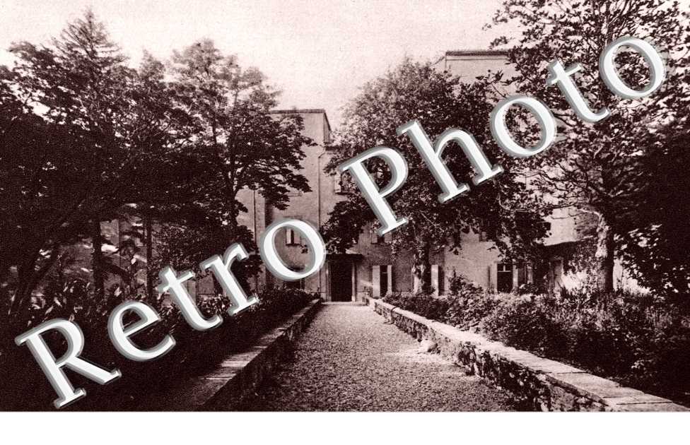 Entree de l'Orphelinat des Medailles Militaires