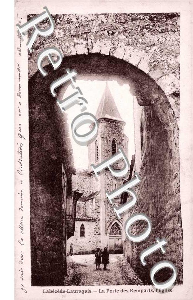 la Porte des remparts et l'église