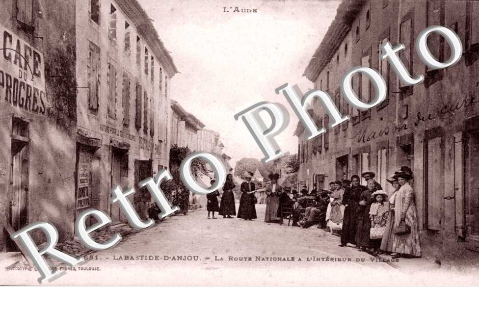 la Route Nationale a l'interieur du Village