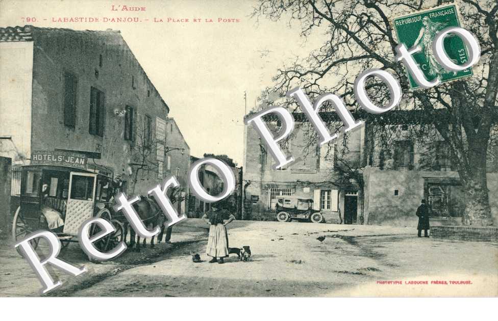 La place et la poste