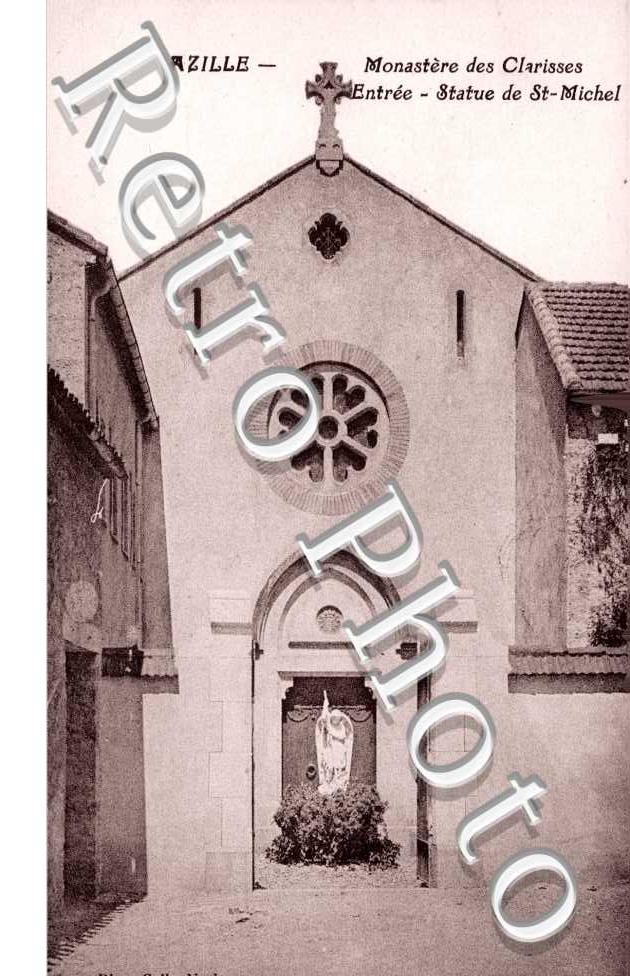 Entrée, statue de Saint Michel