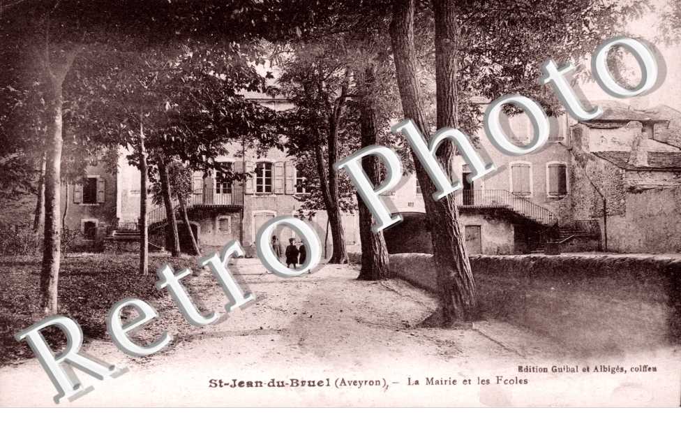La mairie et les ecoles