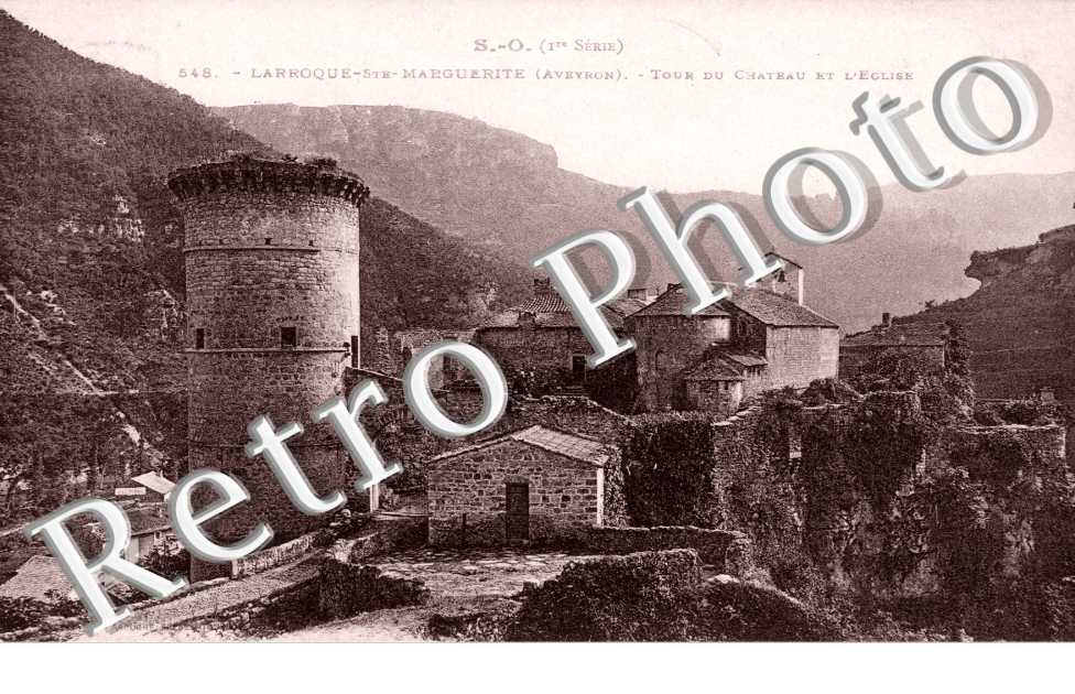 Tour du chateau et l'eglise