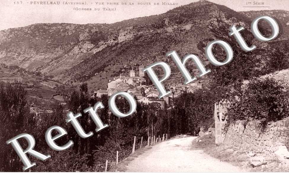 Vue prise de la route de Millau