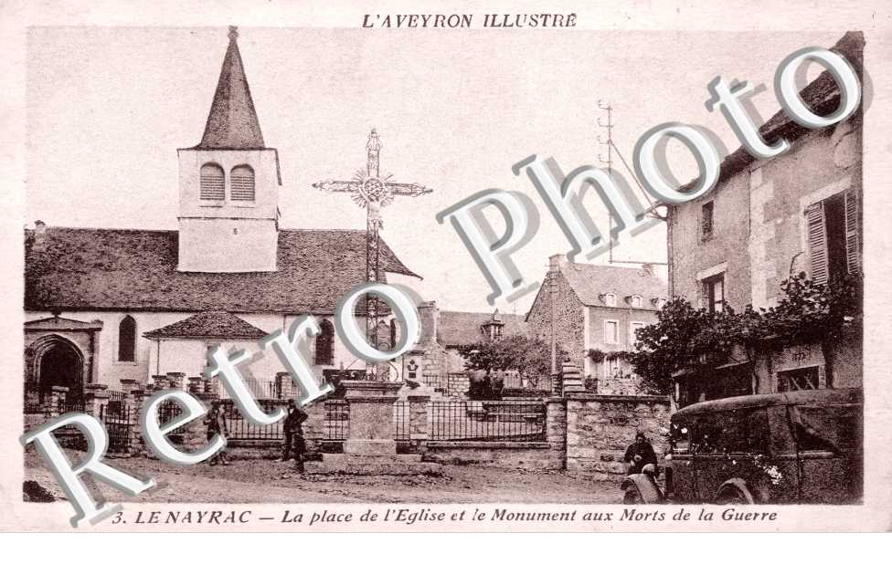 Place de l'eglise et le monument aux morts de la guerre