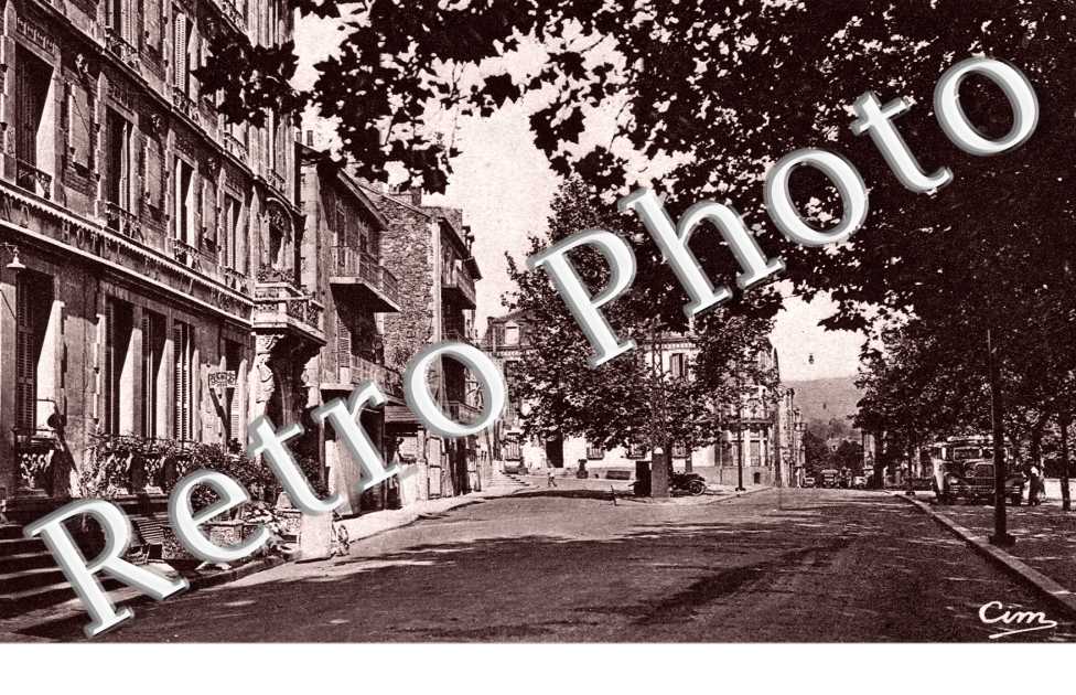 Place Cabrol et Hotel de la Poste