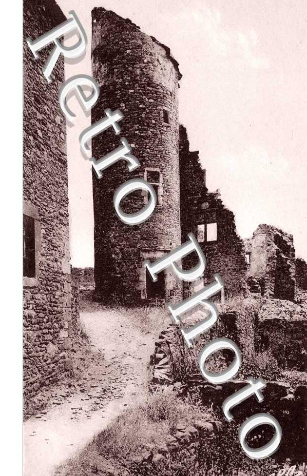 Ville haute - tour d'un ancien chateau fort
