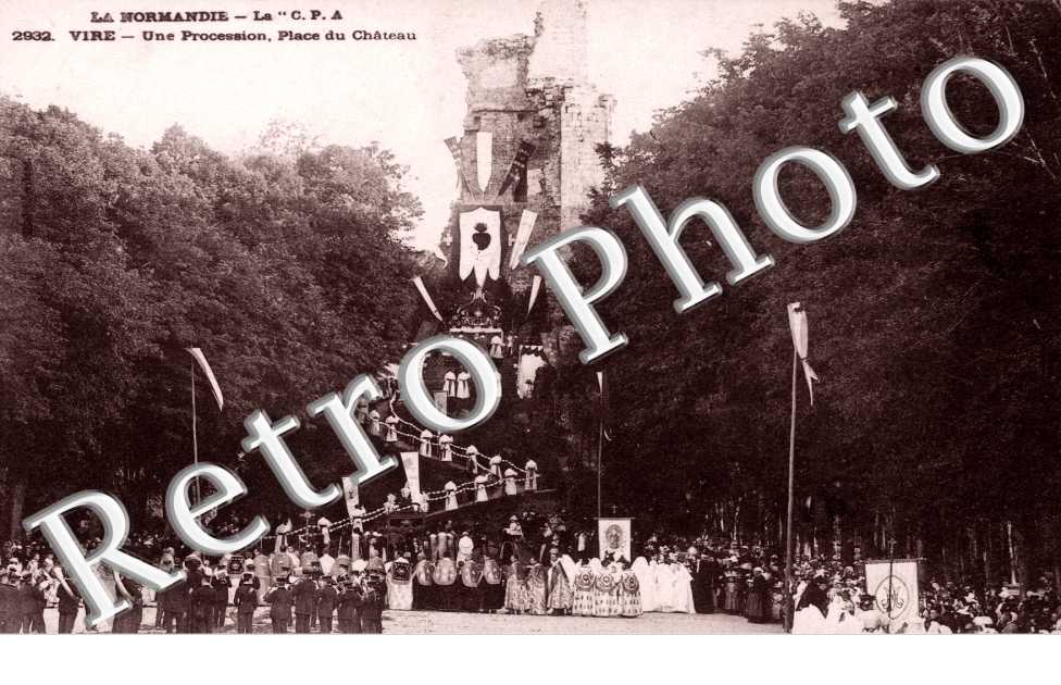 Une procession - place du chateau