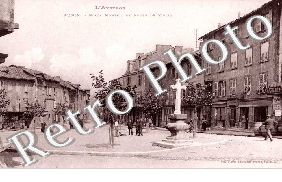 place Monteil et route de Viviez