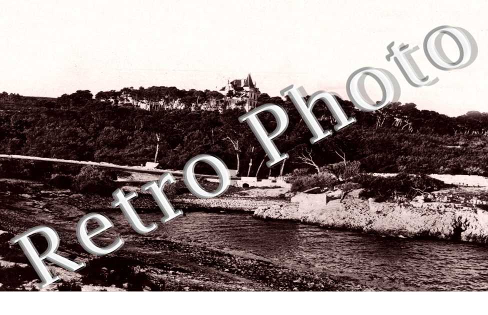 Calanque du petit-nid et chateau Charles-Roux