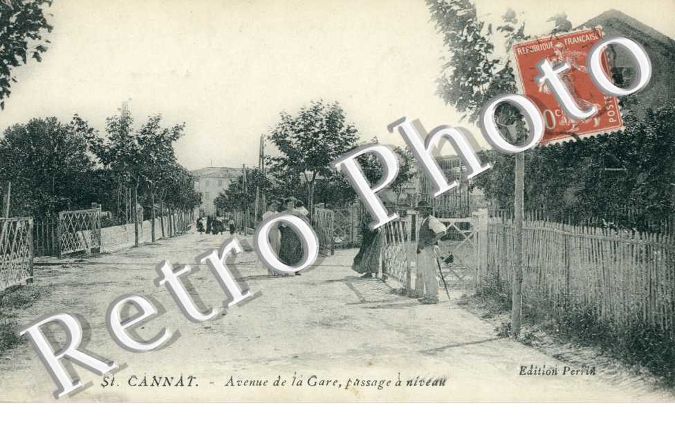 Avenue de la gare - passage a niveau