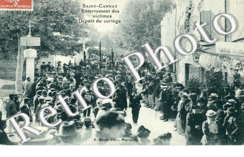 Enterrement des victimes - depart du cortege