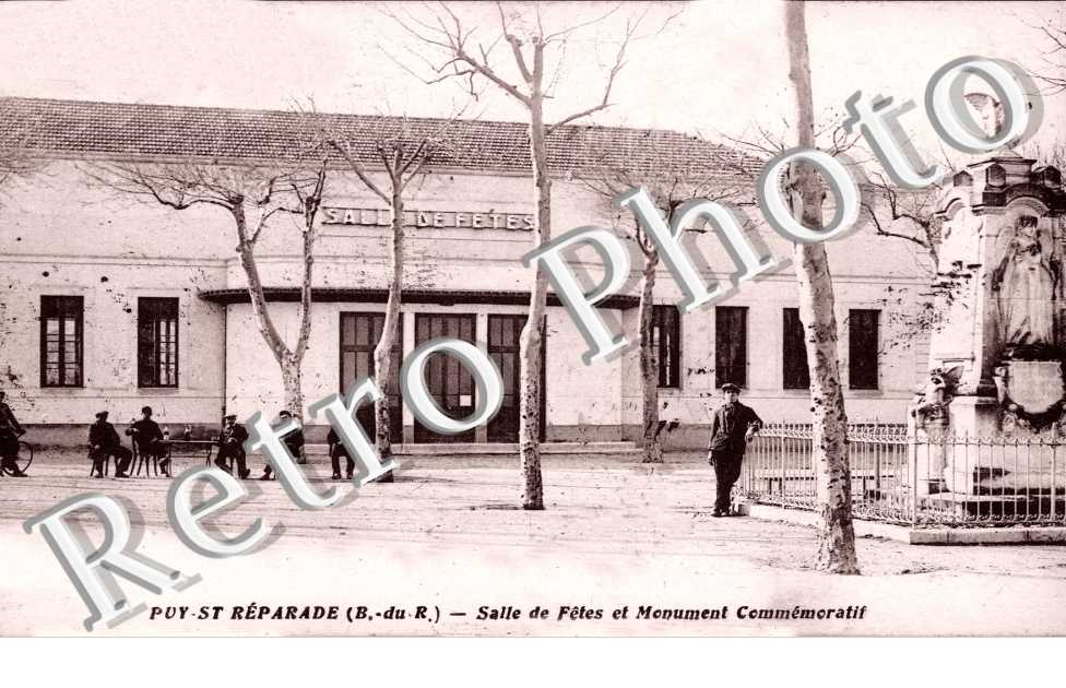 Salle des Fetes et Monument Commemoratif