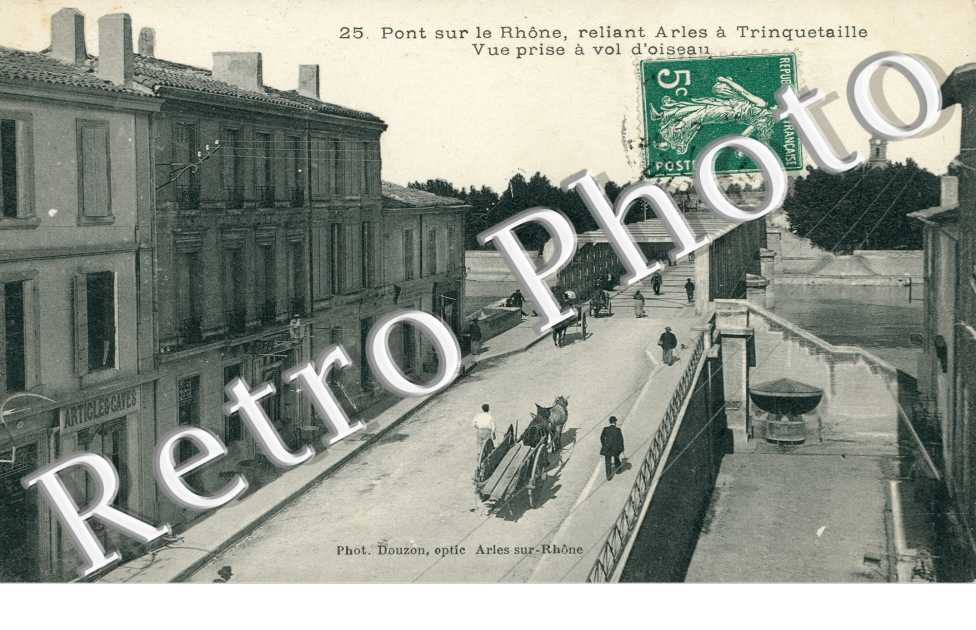 Pont sur le Rhone reliant Arles a Trinqietaille