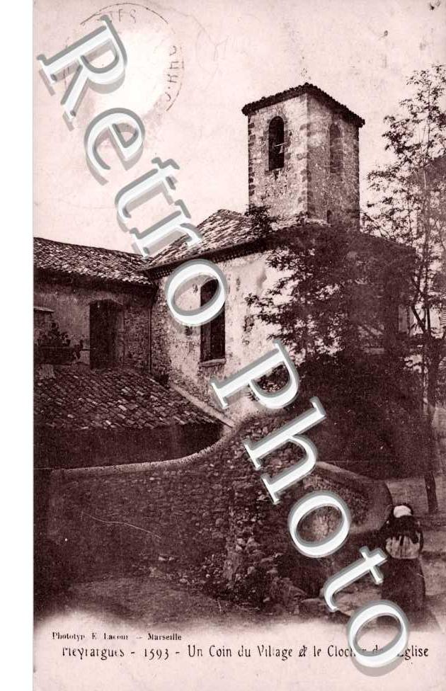 Un coin du village et le clocher de l'eglise