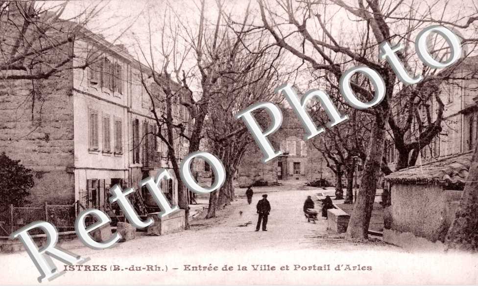 Entree de la ville et portail d'Arles