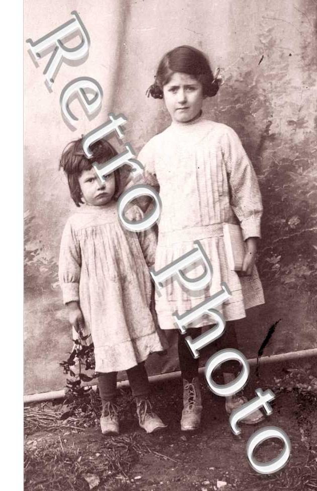 ( enfants posant )