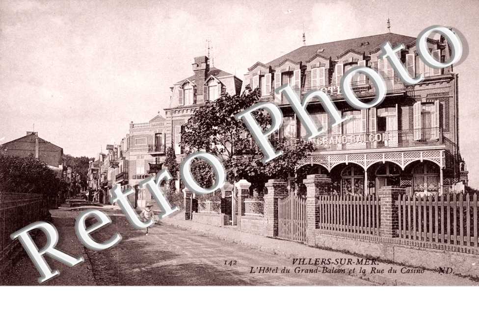 Villers-sur-Mer, l'Hotel du Grand-Balcon et la Rue du Casino