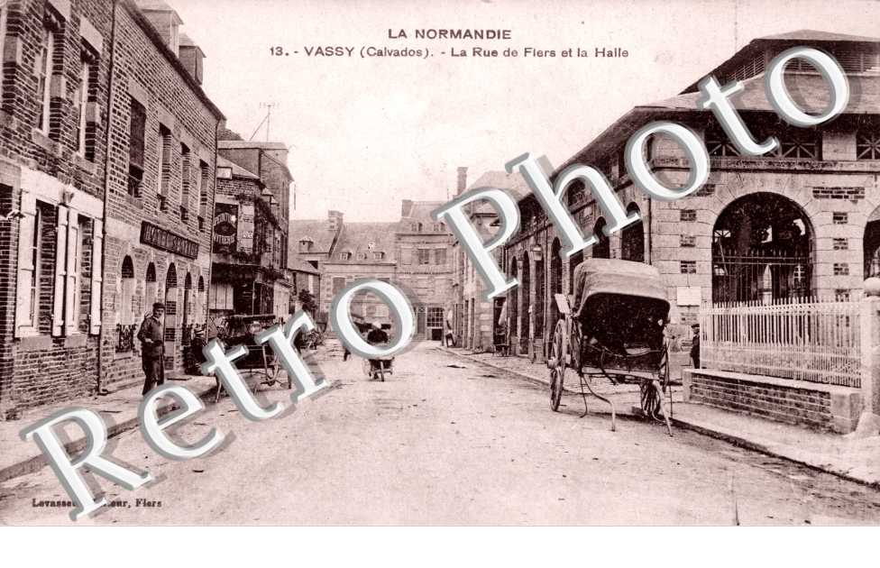 La rue de Fiers et la halle