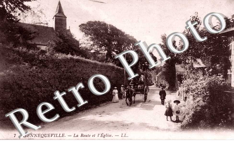 Hennequeville - la route et l'Eglise